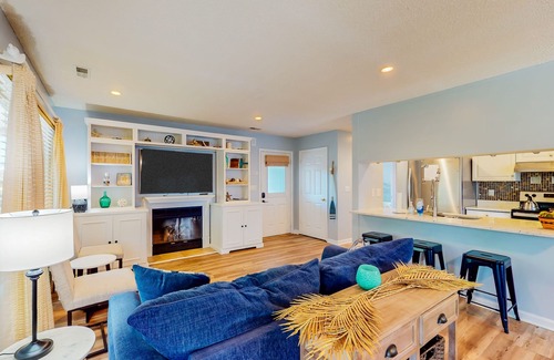 Island Oaks House | Dog-friendly coastal home with wrap-around balcony, open layout, W/D, and AC