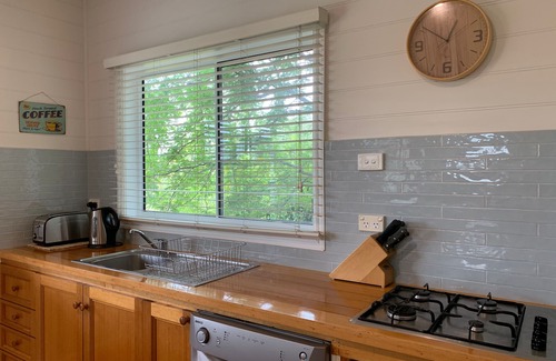 Muskvale Cottage | Dog-friendly cottage close to Daylesford - The Cottage at Hollow Log Estate