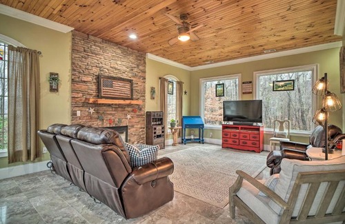 Sharps Chapel House | Dog-Friendly Family Home Steps to Norris Lake