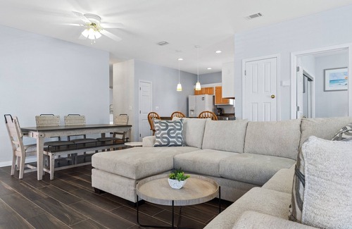 Clipper Cove House | Dog Friendly Home Close to the Beach