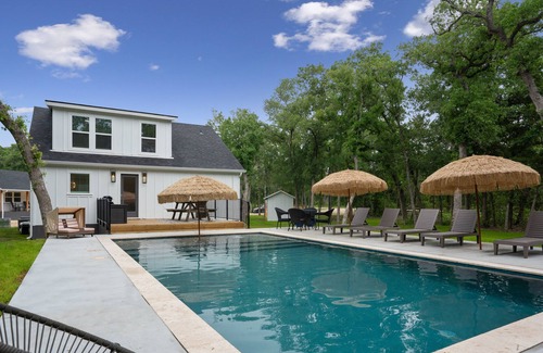 Flatonia House | Dog-friendly home on an acreage with pool, firepit