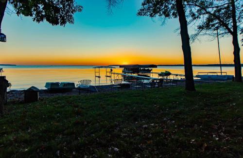 Walker House | Dog Friendly Leech Lake Home w Perfect Beach Garage Boat Lift