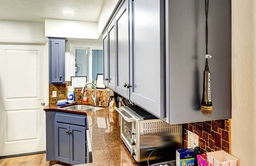 Oakhurst Cottage | Dog-friendly Oakhurst Home: Walk to Downtown!