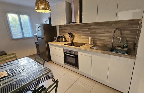 Solenzara Apartment | DOLCE VITA - SEA VIEW - AIR CONDITIONING - BEACH AND SHOPS ON FOOT