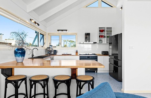 Dalmeny House | Dollini Views - Unit 2 - 14 Jocelyn St, Dalmeny