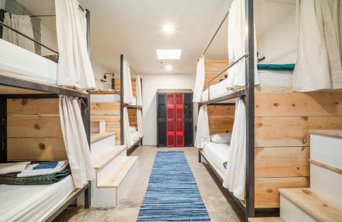 Lewis Hostel | Dolores Bike Hostel