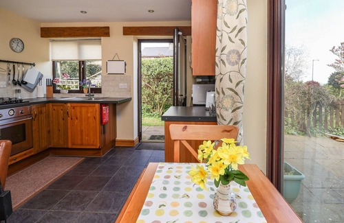 Dolphin Cottage | DOLPHIN BACH, pet friendly, character holiday cottage in Dolphin