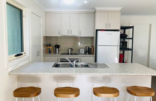 Smiths Beach House | Dolphin Delight - beach, fire, dog friendly, deck, linen and towels provided.