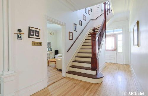 Saint Antoine de Tilly Villa | Domaine Solis Ancestral Chateau River View Pet-Friendly