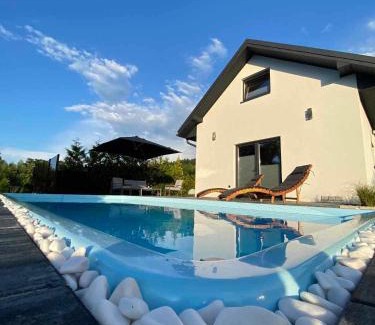 Grodek Nad Dunajcem Ski Chalet | Domek Viking z prywatnym ogrzewanym basenem sauną oraz balią z jacuzzi