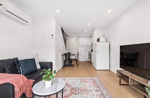 St. Kilda East Apartment | Domi Rentals - The Carlisle Apartments