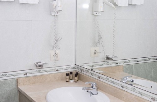 Puerto de la Duquesa Apartment | Don Juan Beach Resort