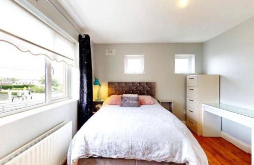 Donabate House | Donabate 5BD Home 10 min to Airport