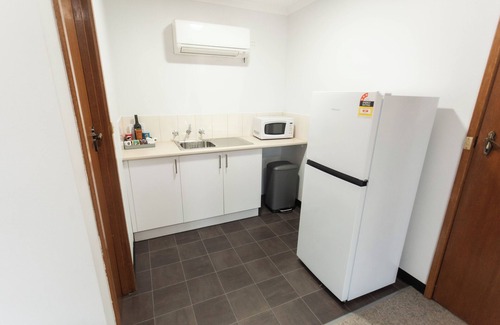 Donald Hotel | Donald Motor Lodge