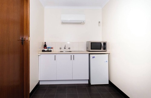 Donald Hotel | Donald Motor Lodge