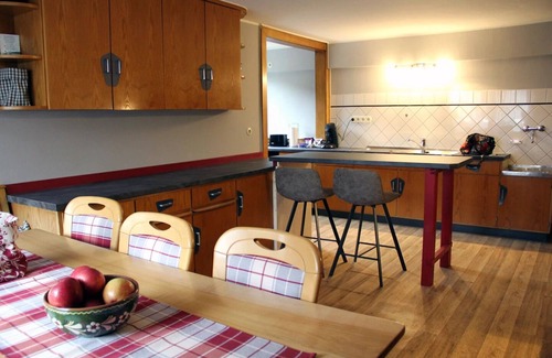 Lochtrop House | Donner vacation farm (280m²/up to 19 people) with barn/garden/playground