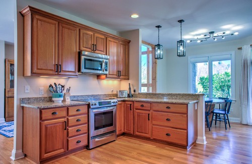 Mars Hill House | Dos Brisas | Hot Tub, Game Room, Luxe Views + Biltmore Pass near Asheville