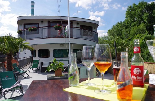 Leipziger Vorstadt Apartment | Double cabin on a residential ship