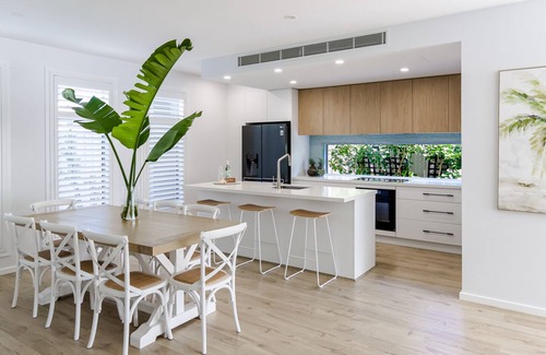 Dromana House | Double Delight - 4pm check out Sundays