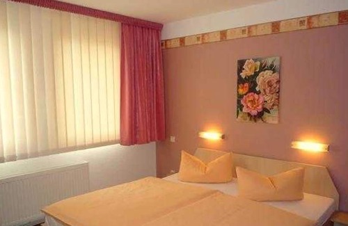 Sangerhausen House | Double Room 1 - Rosen-Hotel Sangerhausen