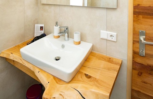 Zandlach Bed & Breakfast | Double room "Goldeck view" - Landhaus Königsreiner