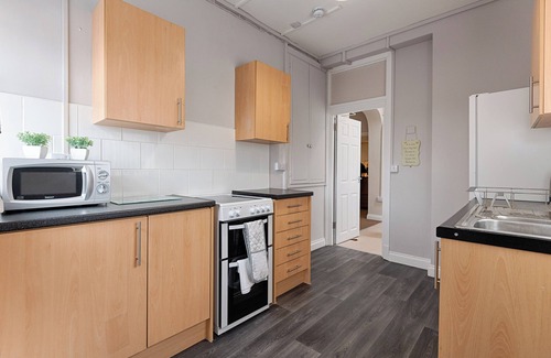 Loughor Apartment | Double Room, Kitchen, Parking