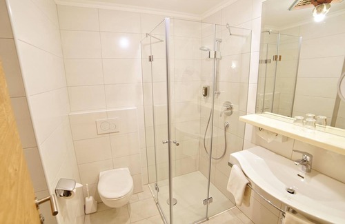 Emberg House | Double room superior for single use, guest house - Hotel Glocknerhof