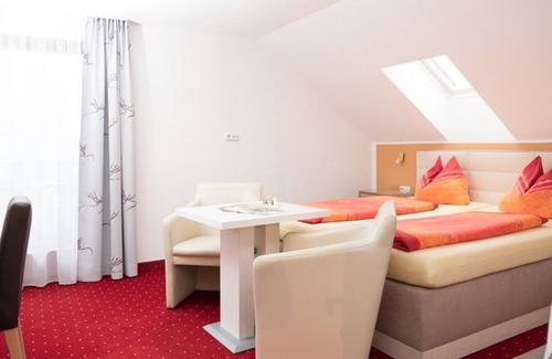 Tiefgraben Bed & Breakfast | Double Room with Balcony and Garden View - Pension Irlingerhof *