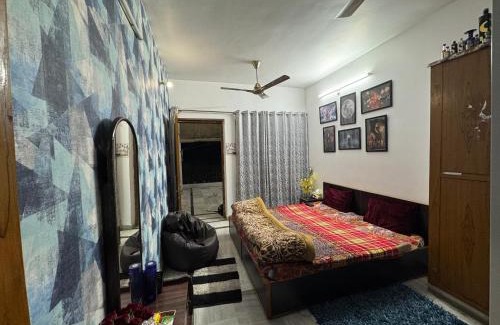 Allahabad House | Double room with balcony