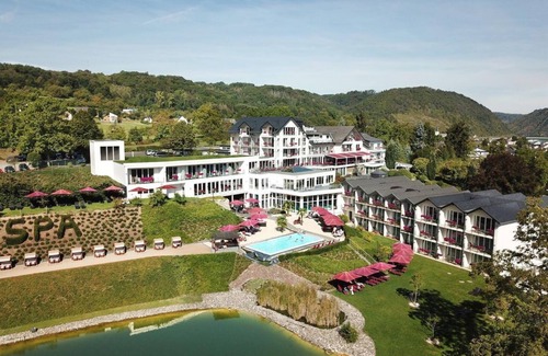 Brodenbach House | Double room with balcony - Standard Rate BI 2P - Moselstern Parkhotel Krähennest