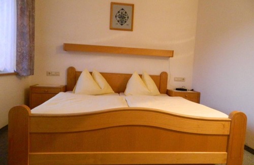 Schoeder House | Double room with shower, WC - Gasthof Neuwirt