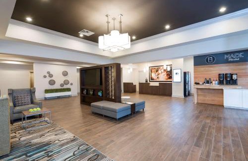 Russell Hotel | Doubletree by Hilton Pleasant Prairie Kenosha, WI