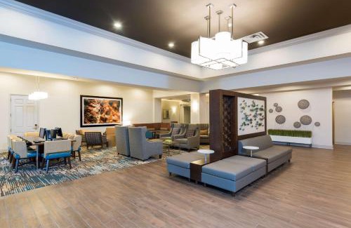 Russell Hotel | Doubletree by Hilton Pleasant Prairie Kenosha, WI