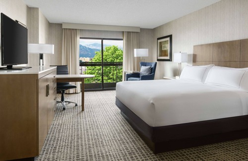 Southwest Colorado Springs Hotel | DoubleTree by Hilton Colorado Springs