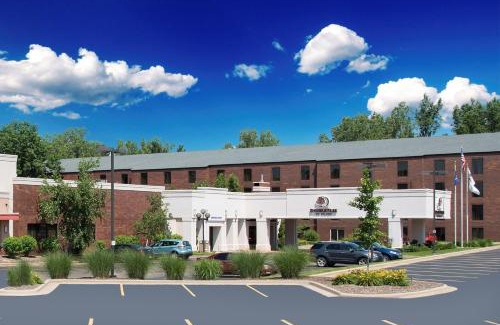 East Paris Hotel | DoubleTree by Hilton Hotel Grand Rapids Airport