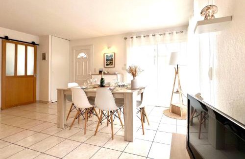 Baudreix Apartment | Douce parenthèse moderne avec terrasse ensoleillée