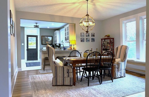 Livingston House | Downtown 4-bedroom with boat and Rv parking close to Lake