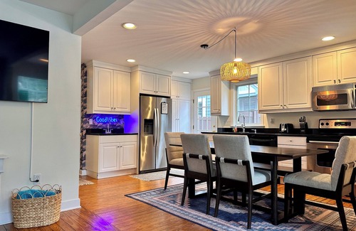 Rehoboth Beach House | Downtown, 6-bedroom house and cottage with rooftop views nOff-season discounts