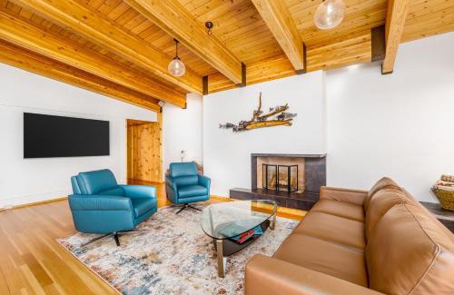 Downtown Anchorage House | Downtown Contemporary - Full Property