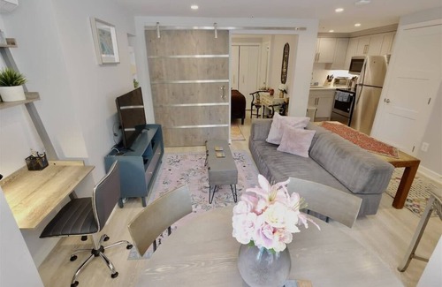 Logan Circle Apartment | Downtown DC Awaits with Parking Permit