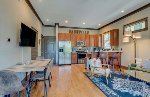 Hope Gardens House | Downtown house! Sleeps 10!