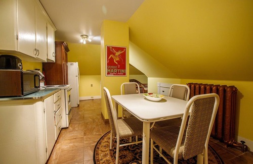 Queens Apartment | Downtown Liverpool, elegant garrett penthouse, Jacuzzi for two.