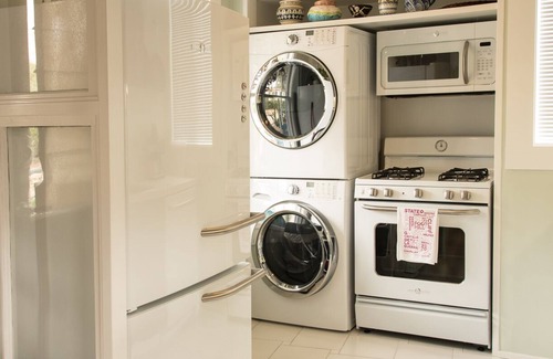 Laguna Cottage | Downtown Retreat - Fabulous 'outBACK' Cottage