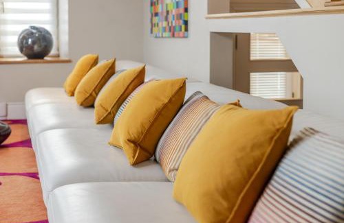 Shaughnessy Village House | Downtown Retreat with Modern Comfort