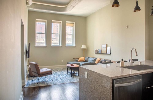 East Town Apartment | Downtown Sleek 2BR Loft