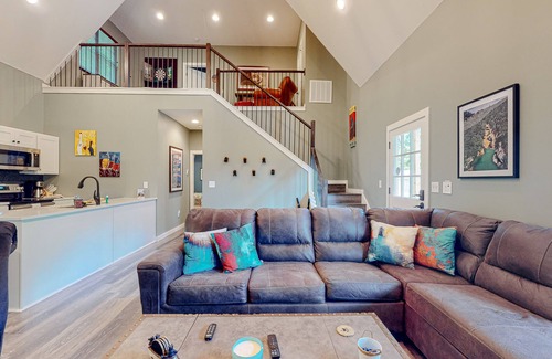 Clayton House | Downtown snowbird-friendly house with 2 fireplaces, deck, mountain views-Dogs ok