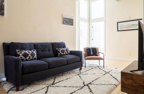 Downtown Boston Apartment | Downtown Xing Lots of Light