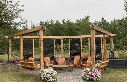 Sherwood Park House | Dragonfly Inn, Loft & Walkout Suites.