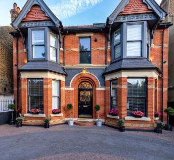 Ealing House | Dream House London with gym, cinema and housekeeper