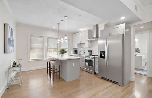 South Central Houston Apartment | Dream kitchen private yard access 2bed2ba